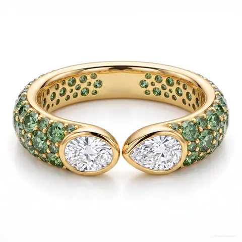 An open band paved with green diamonds, an oval and a pear diamond bezel-set face to face: audacity made for every day.